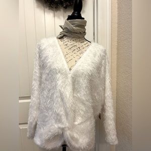 Jennifer Lopez Glam! Winter feather like fur vibe fluffy white top Snow, ❄️